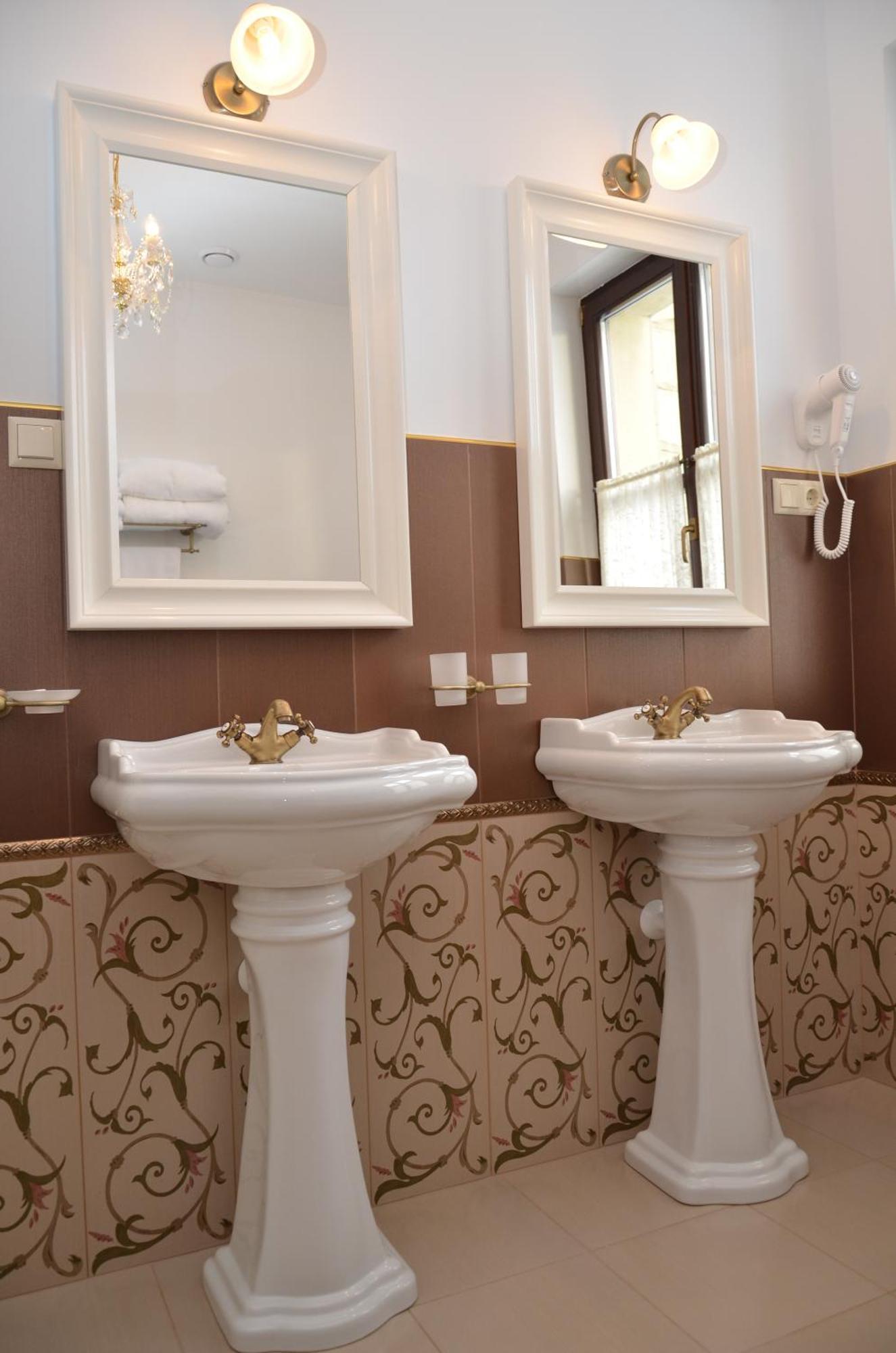 Berezovka  Chateau Royal Hotel מראה חיצוני תמונה
